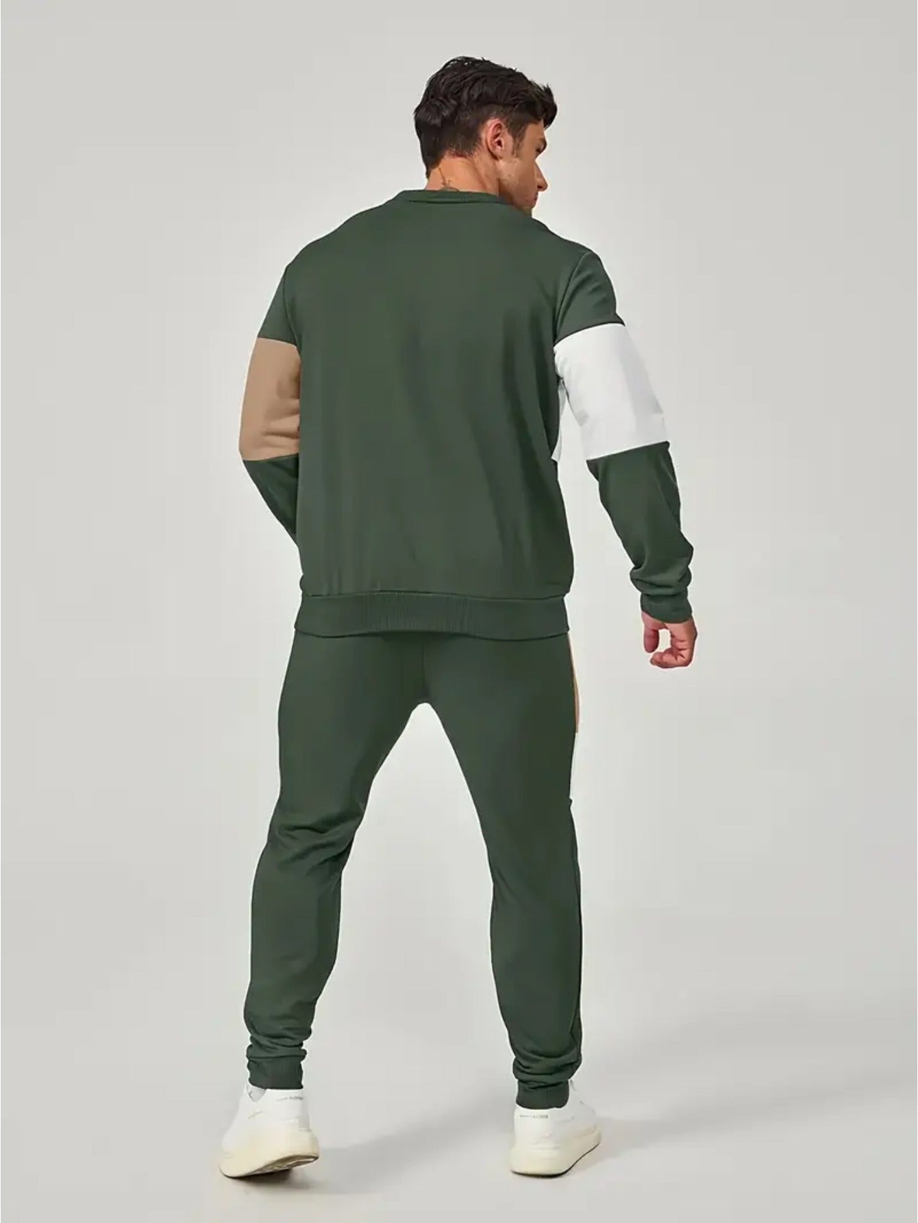 Long-sleeved sweatshirt and sweatpants