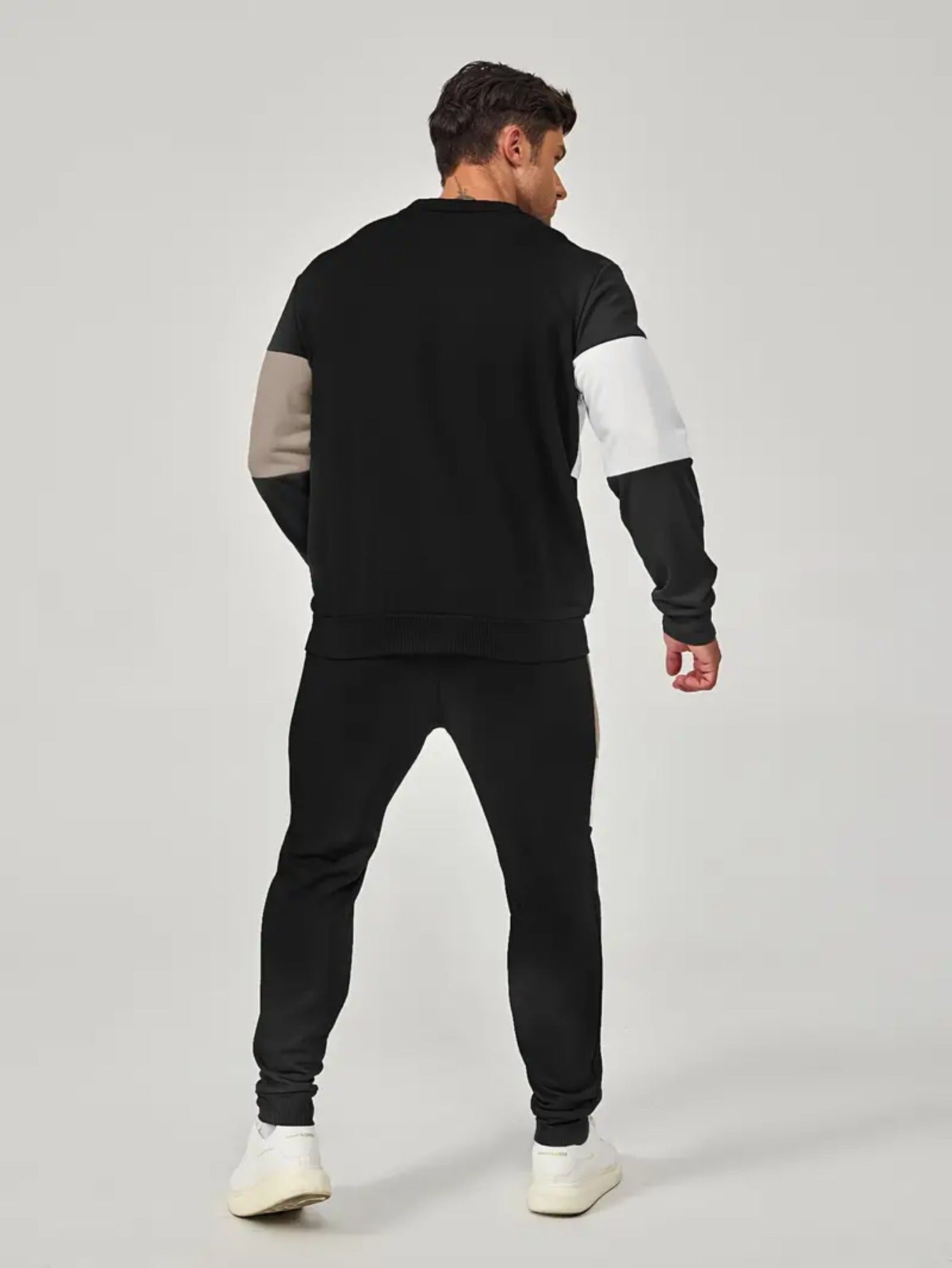 Long-sleeved sweatshirt and sweatpants