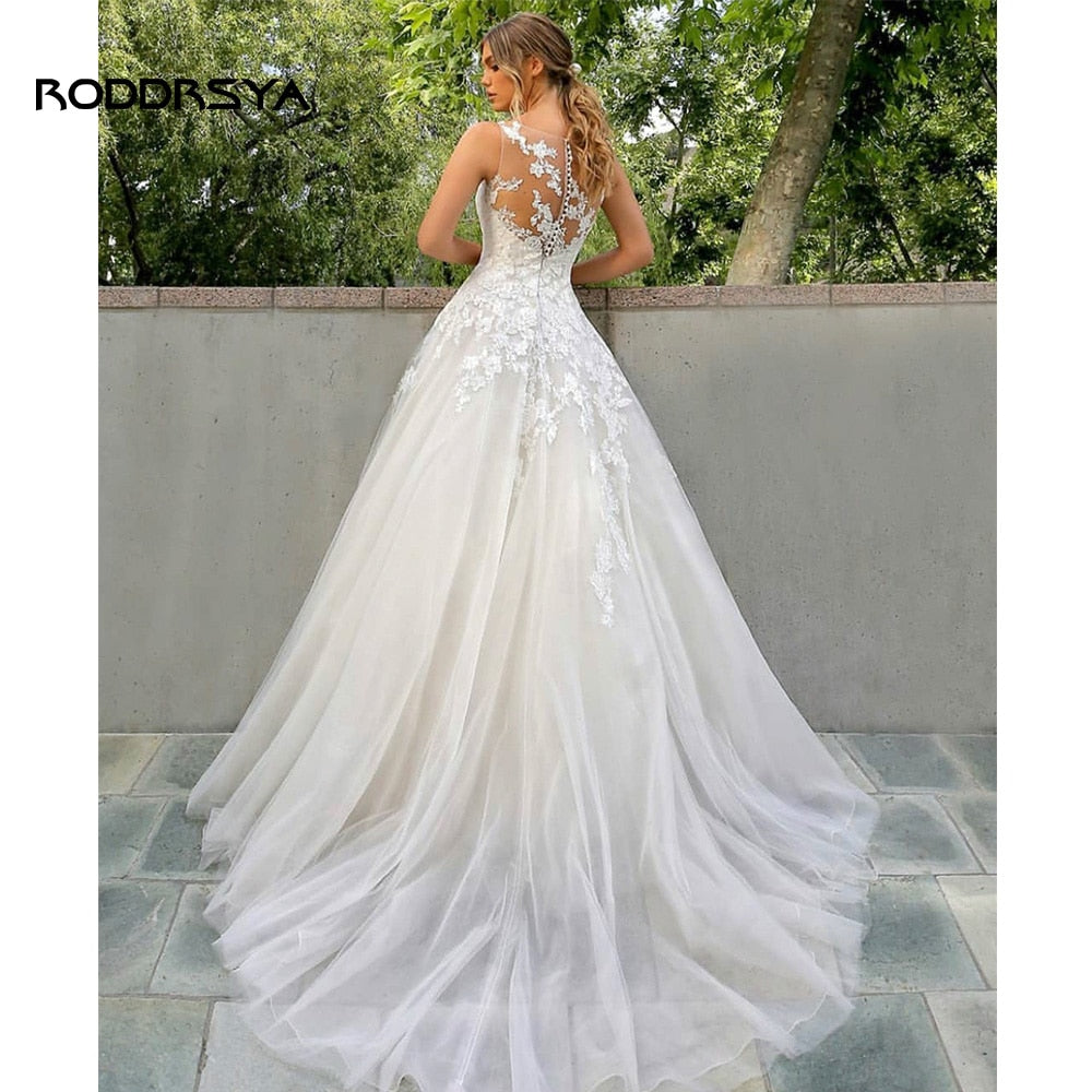 Elegant Wedding Dress A-Line O-Neck Tank Lace Appliques Illusion Button Tulle Bride Gown