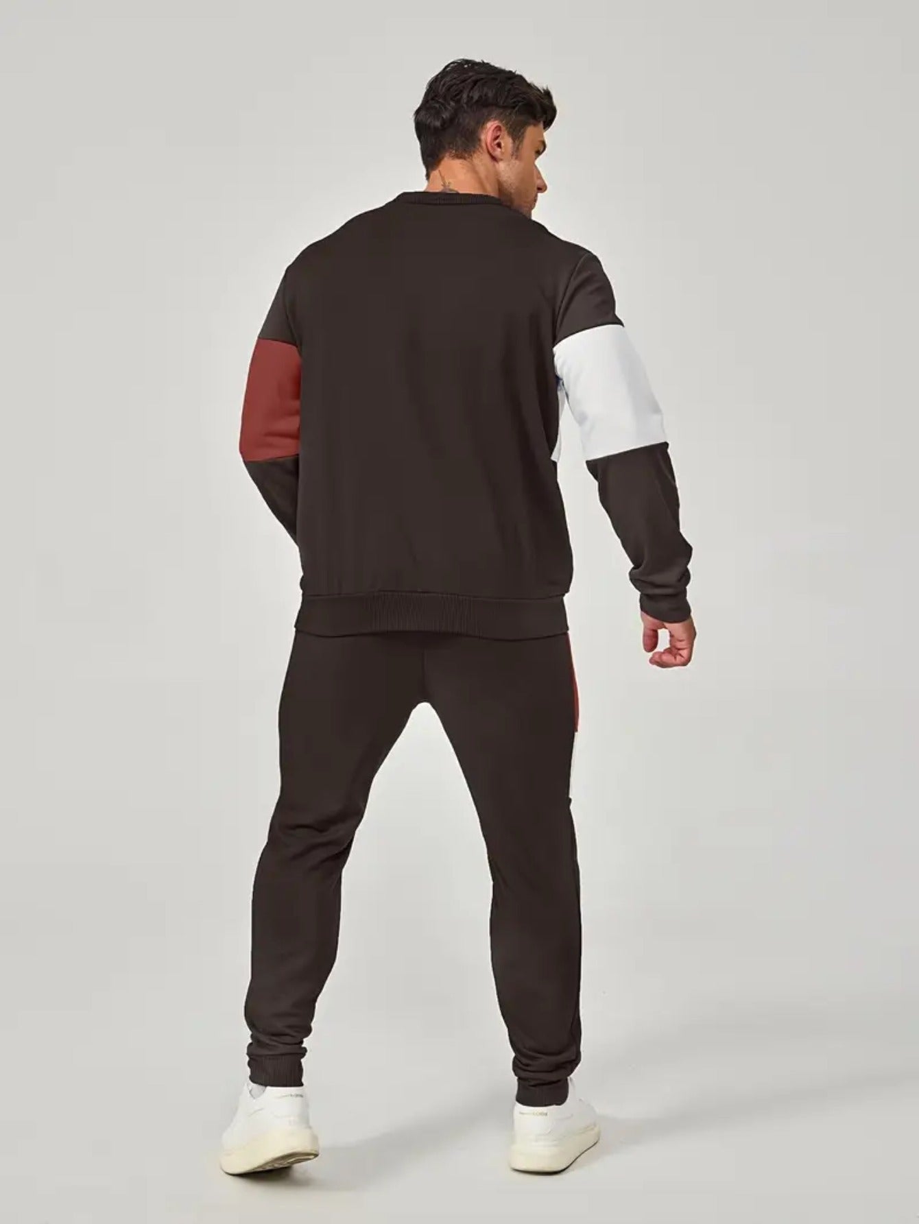 Long-sleeved sweatshirt and sweatpants