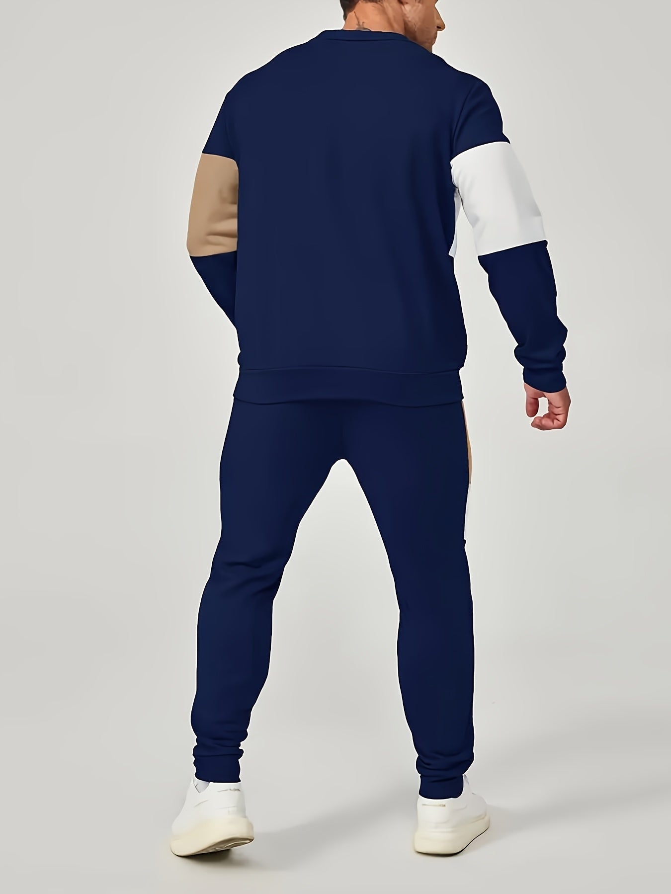 Long-sleeved sweatshirt and sweatpants