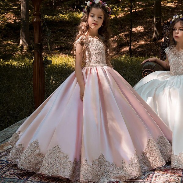 New Flower Girls Dresses High Quality Lace Appliques Beading Ball Gowns Beading Floor Length Pageant First Communion Dresses