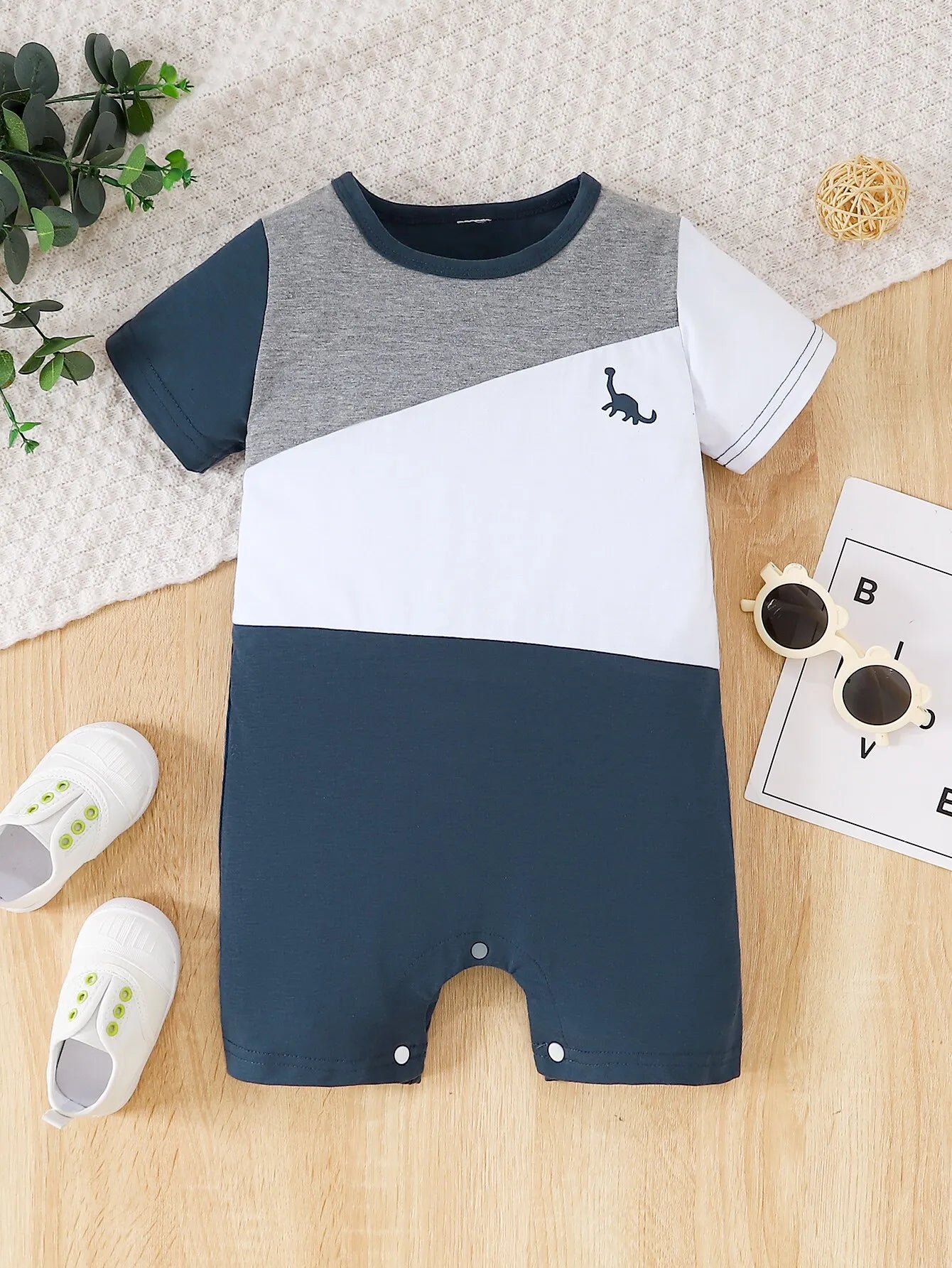 Summer Short Sleeves Cool and Comfortable Holiday Jumpsuit, Suitable for Boys 1-2 Years Old Jumpsuit Shorts, Baby Color Patchwor
