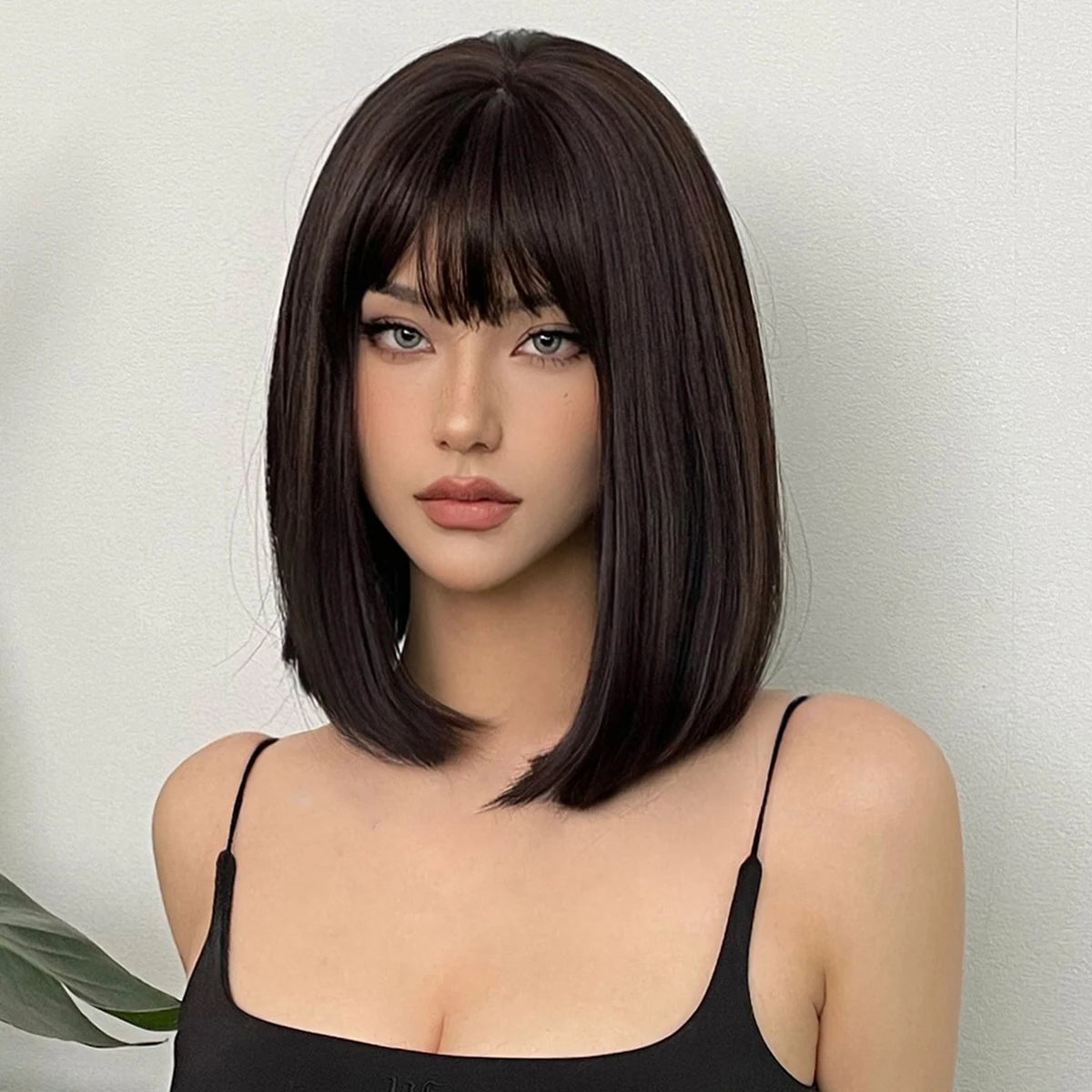 Short Black Brown Synthetic Natural Hair Wigs for Women Bob Straight Wig with Bangs High Temperature Daily Cosplay Party Wigs