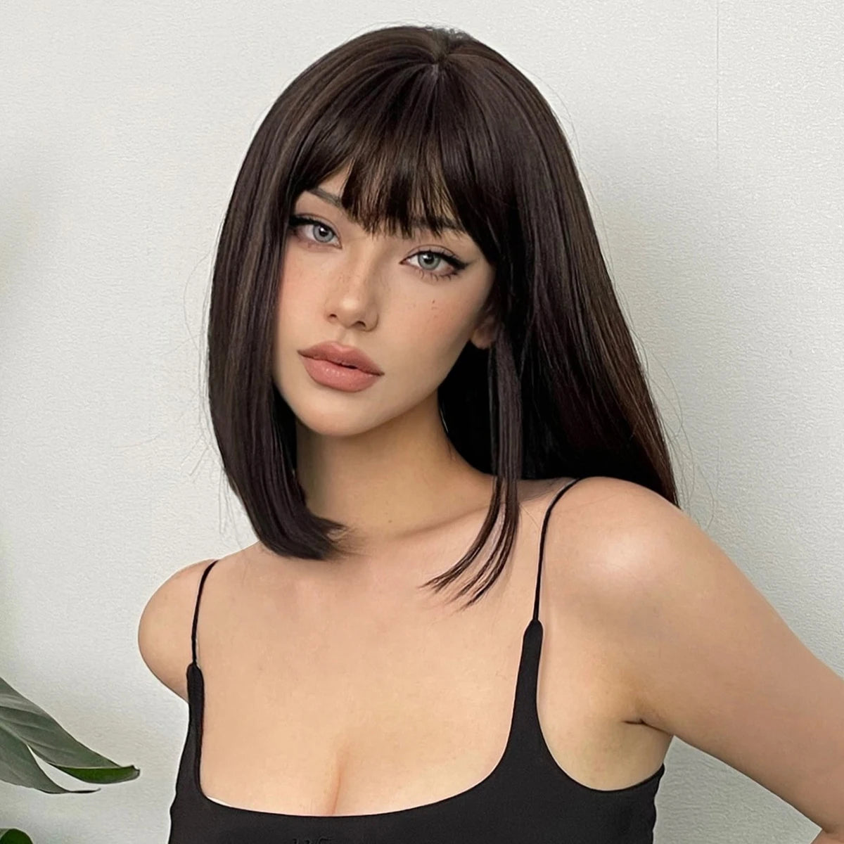 Short Black Brown Synthetic Natural Hair Wigs for Women Bob Straight Wig with Bangs High Temperature Daily Cosplay Party Wigs