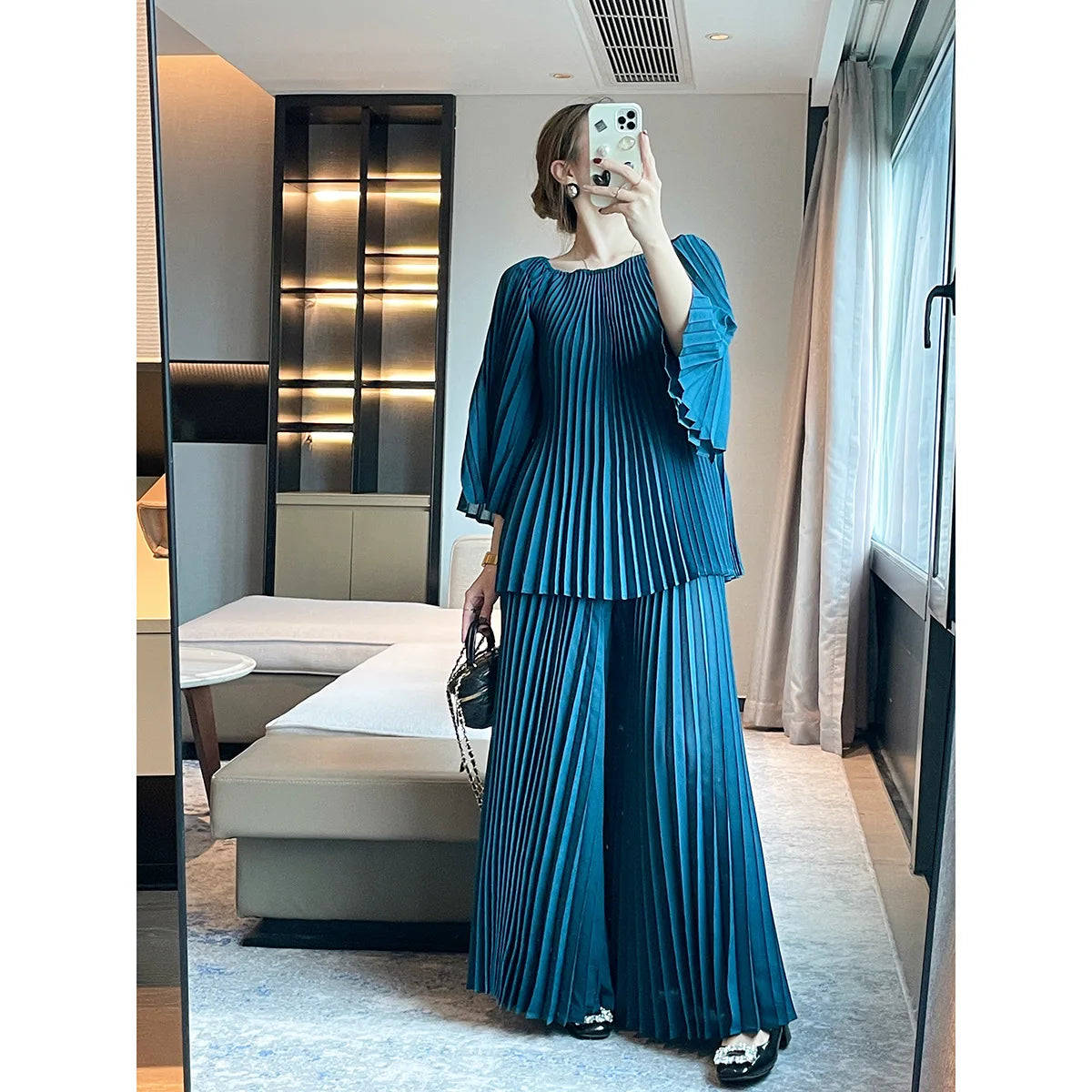 Elegant Women’s Pleated Set – Loose Flare Sleeves & Wide-Leg Pants